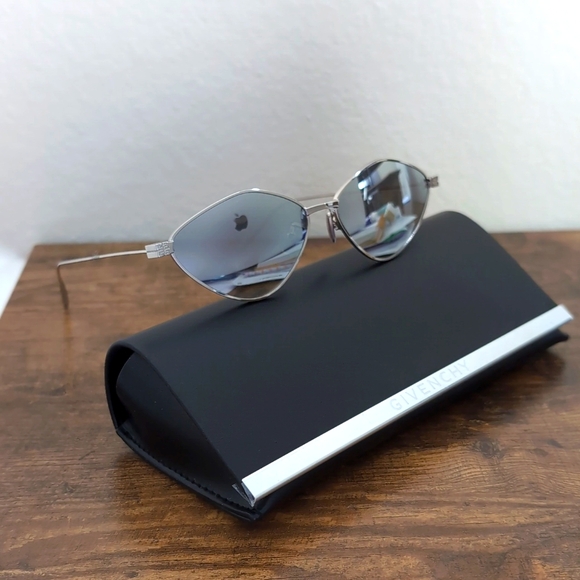 New Givenchy Platinum Silver Sunglasses Diamond Cat-eye luxury GV40040U - Picture 4 of 5